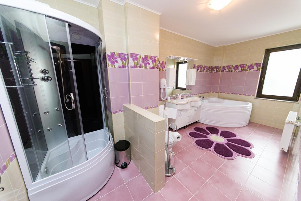 Hotel Miky Arad Esterno foto