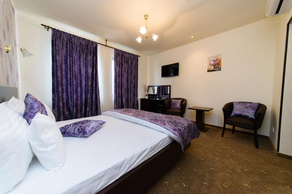 Hotel Miky Arad Esterno foto