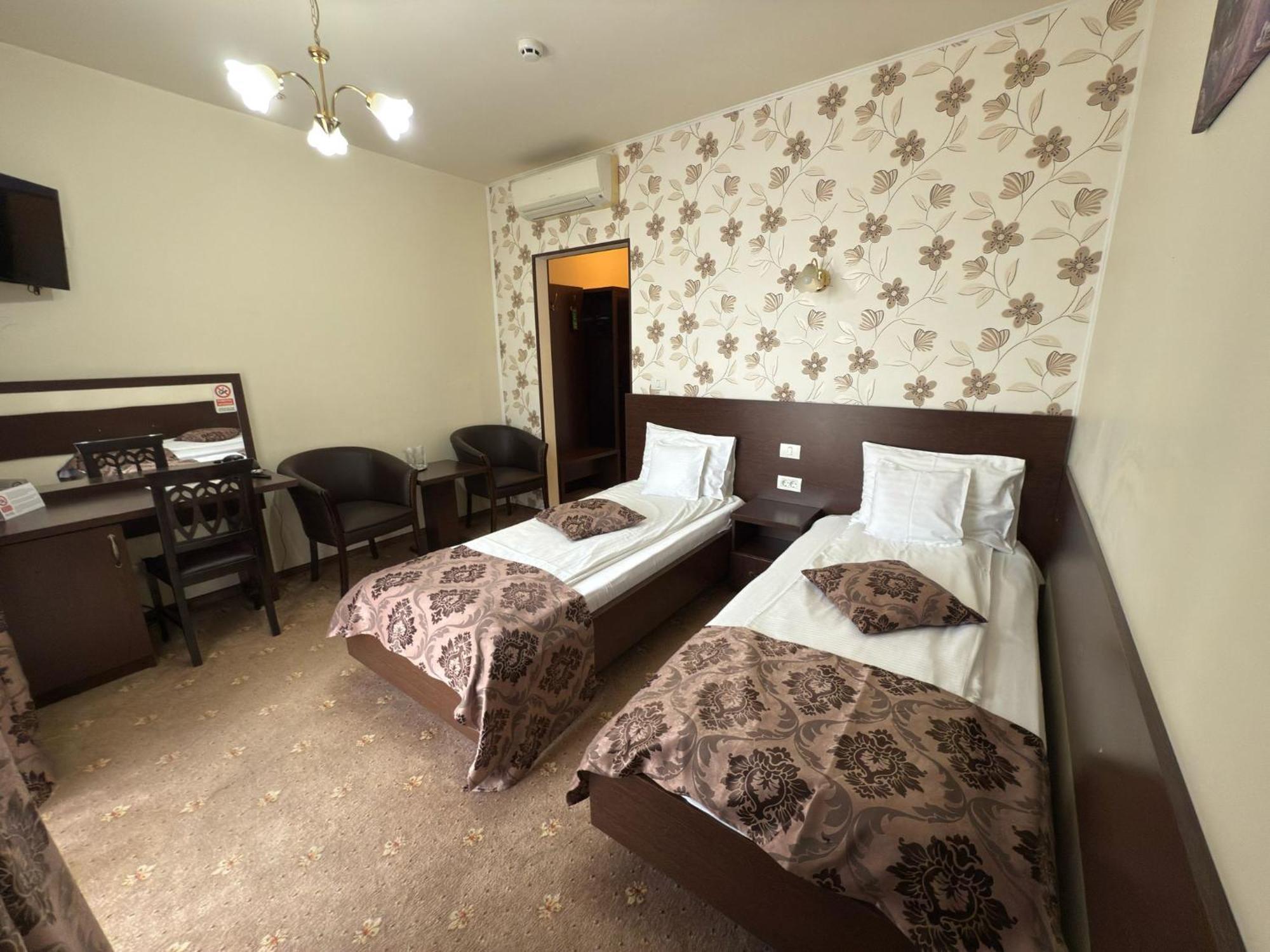 Hotel Miky Arad Esterno foto