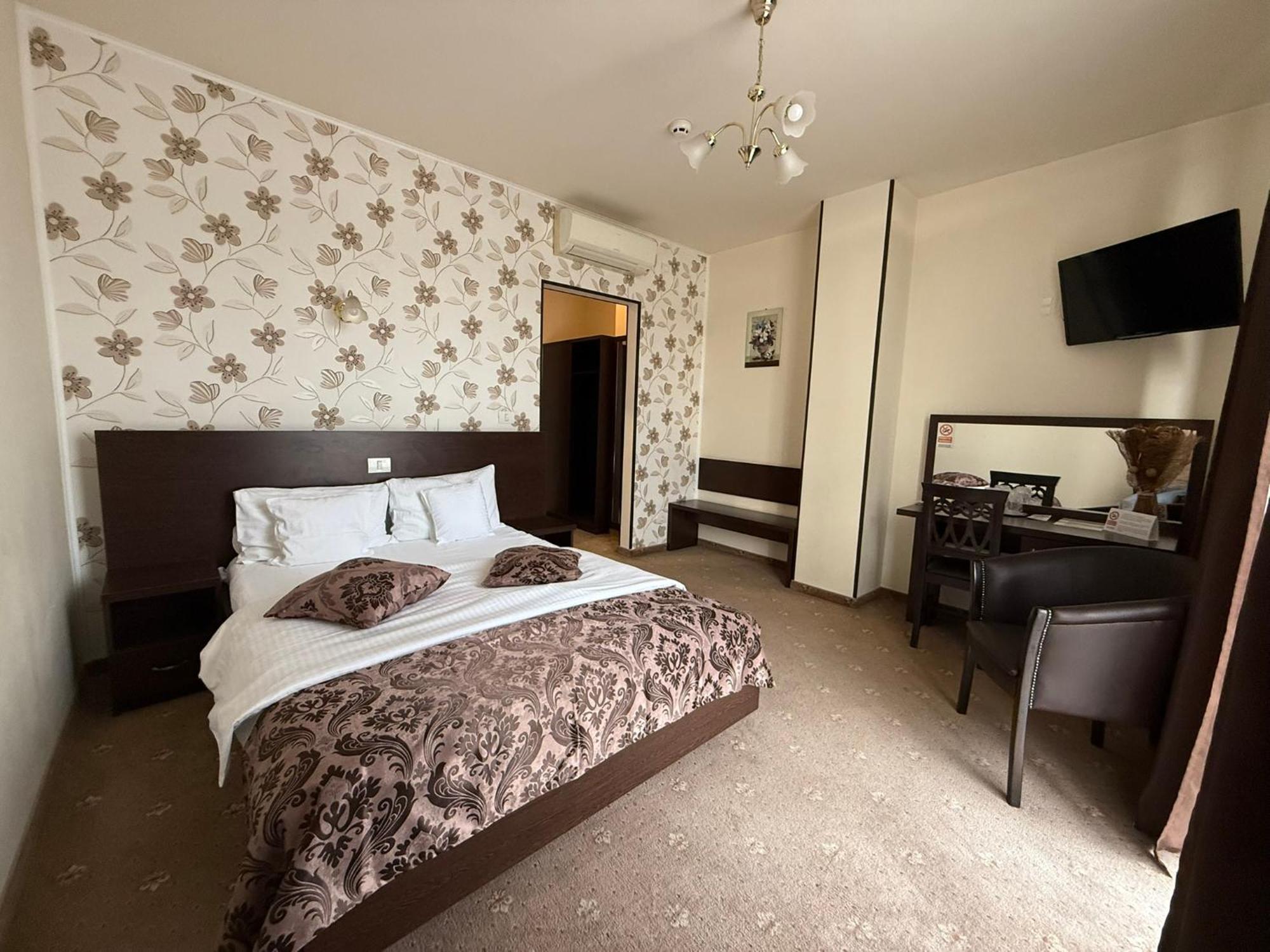 Hotel Miky Arad Esterno foto
