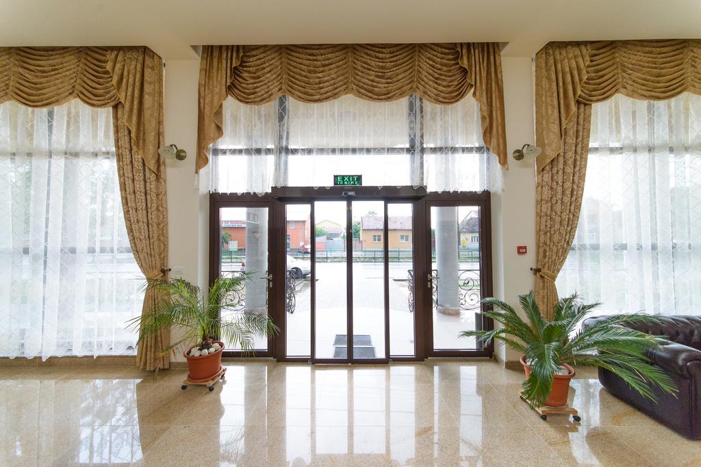 Hotel Miky Arad Esterno foto