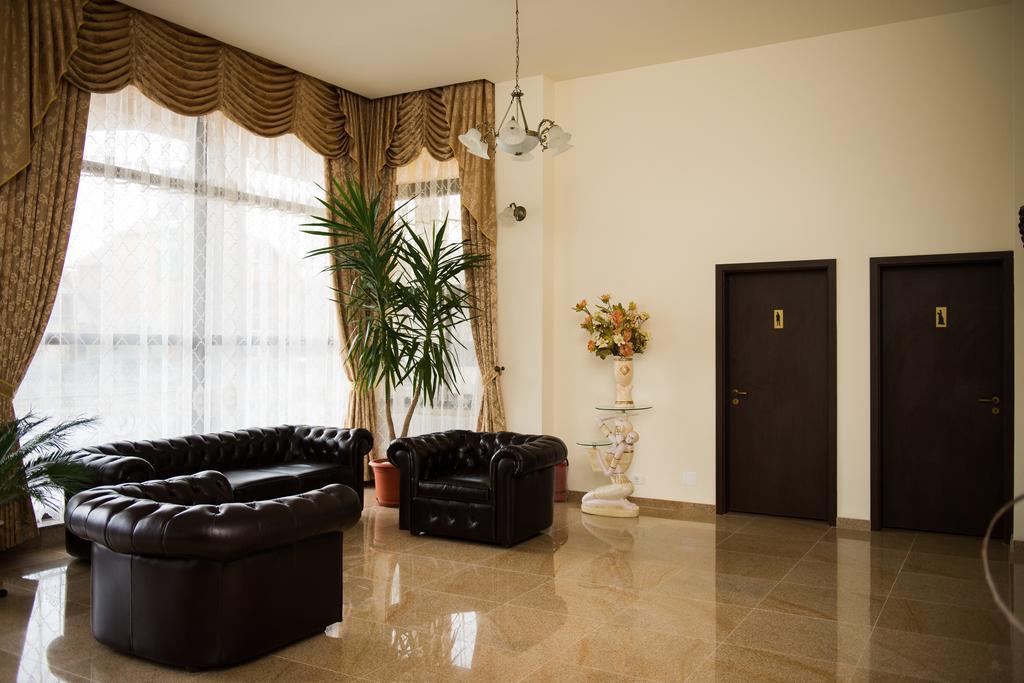 Hotel Miky Arad Esterno foto